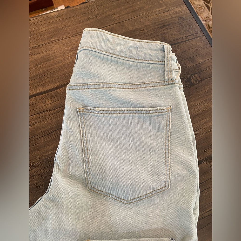Universal Thread Goods Co. - Picture 4 of 16